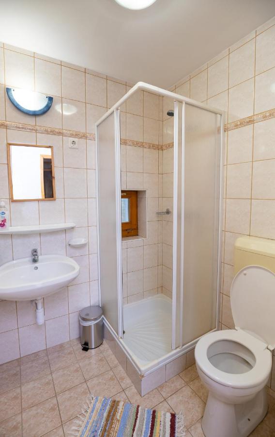 Noble'S Panzio Es Etterem Bed & Breakfast Nemesnép Eksteriør bilde