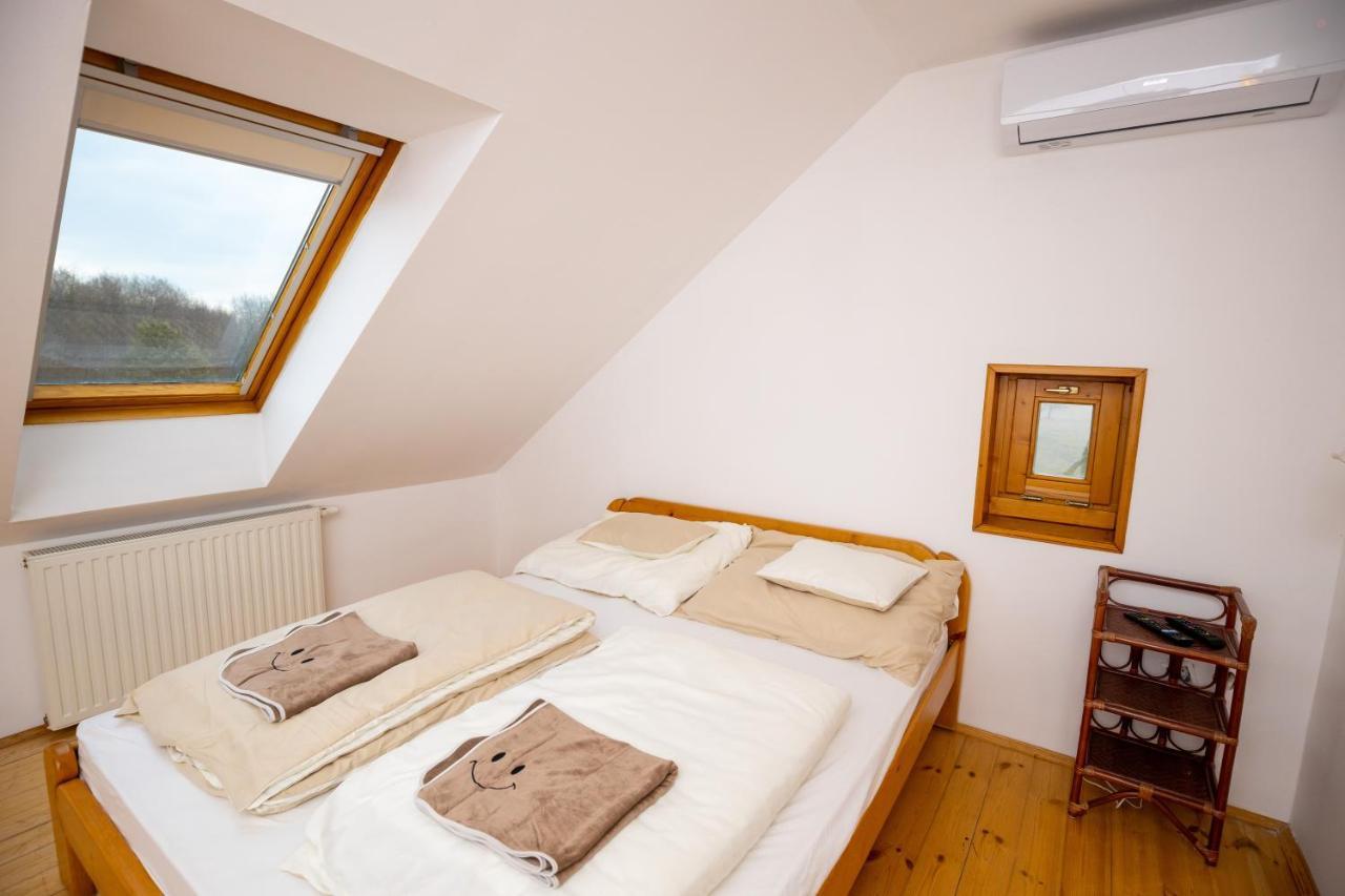 Noble'S Panzio Es Etterem Bed & Breakfast Nemesnép Eksteriør bilde