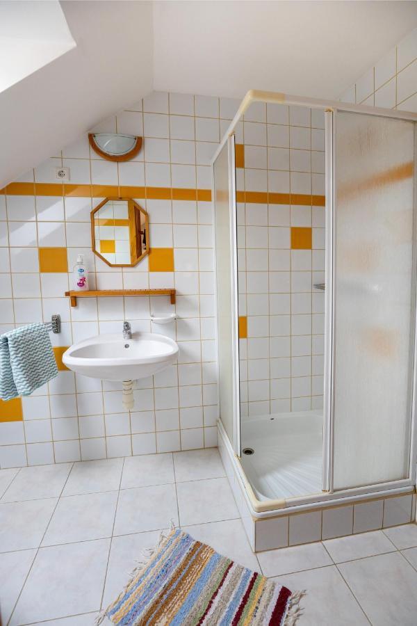 Noble'S Panzio Es Etterem Bed & Breakfast Nemesnép Eksteriør bilde