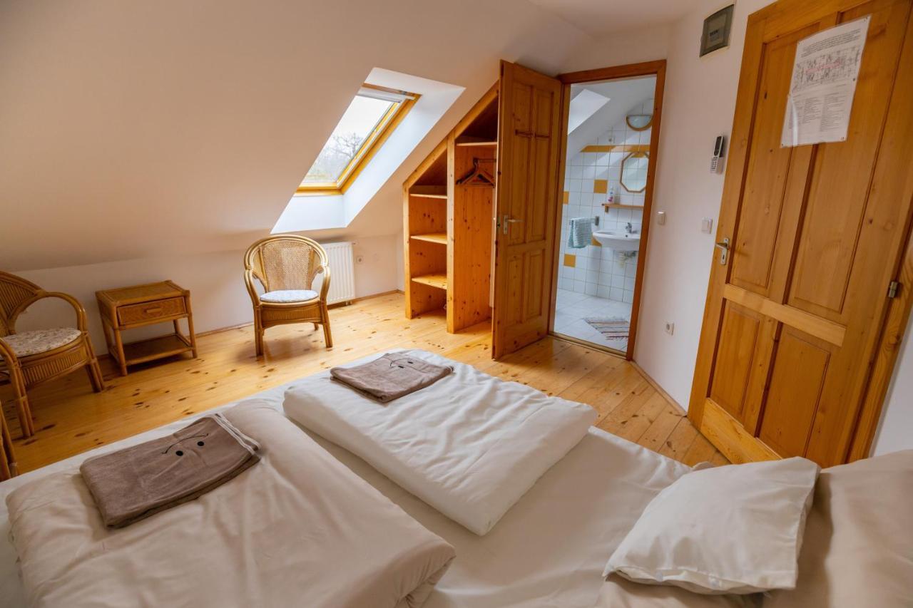 Noble'S Panzio Es Etterem Bed & Breakfast Nemesnép Eksteriør bilde