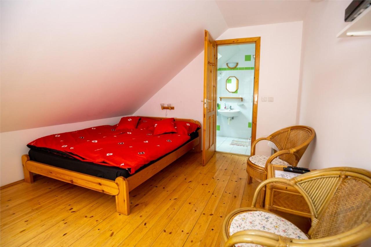 Noble'S Panzio Es Etterem Bed & Breakfast Nemesnép Eksteriør bilde
